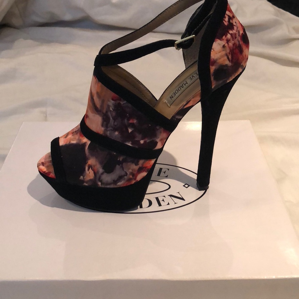 Heels - Picture 3 of 4
